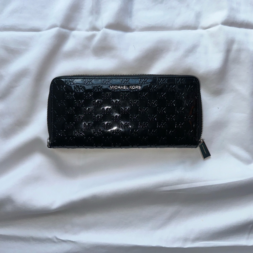 Michael Kors/black wallet